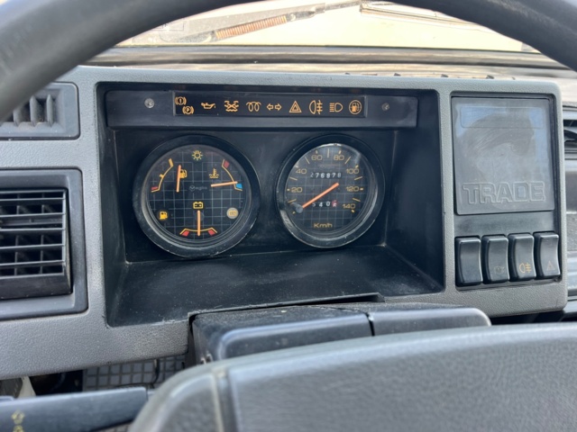 704146-11 Nissan Trade 3,0 D biltransport - 1998