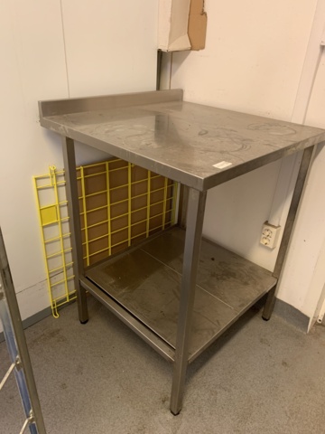 781006-4 Relief table in stainless steel with lower shelf