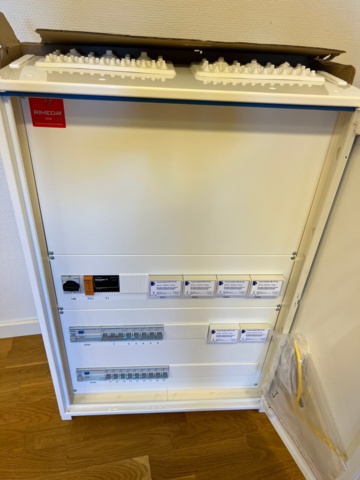 1024225-2 Electric cabinet 2 Hager
