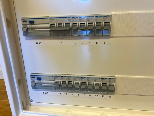 1024225-6 Electric cabinet 2 Hager
