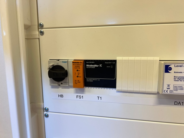 1024225-7 Electric cabinet 2 Hager