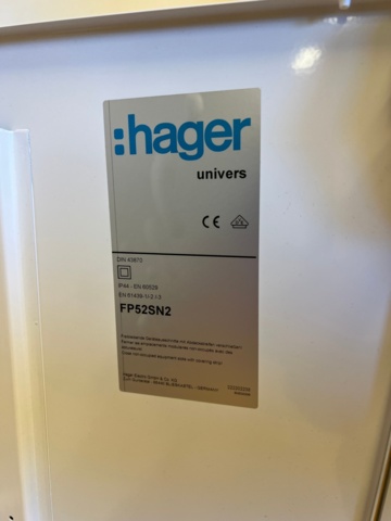 1024225-8 Electric cabinet 2 Hager
