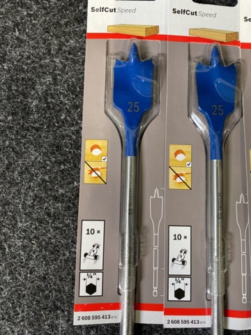 1041147-3 Assortment of drills & saw blades