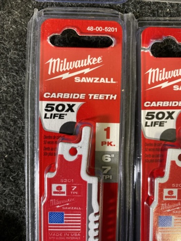 1041147-7 Assortment of drills & saw blades