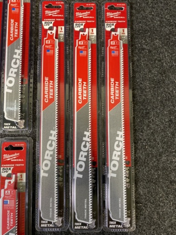 1041147-8 Assortment of drills & saw blades