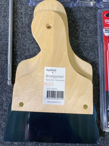 1041147-10 Assortment of drills & saw blades