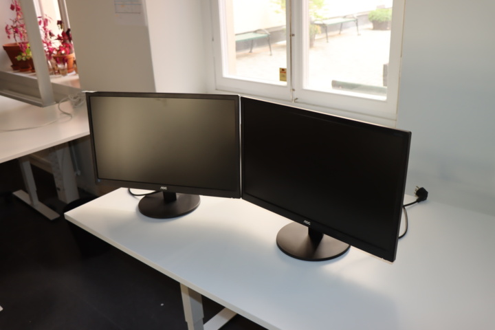 1033526-2 2 pcs NOC 24 inch computer screen