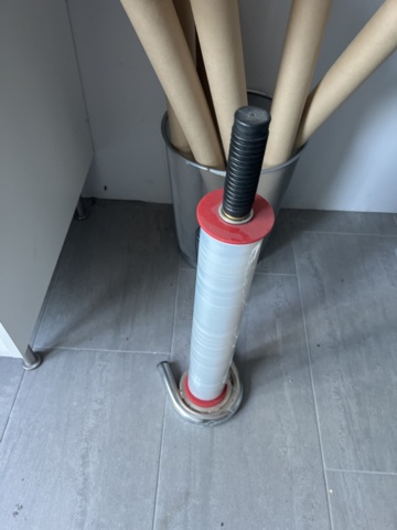 974331-2 Packing bench with plastic film stretcher, paper holder