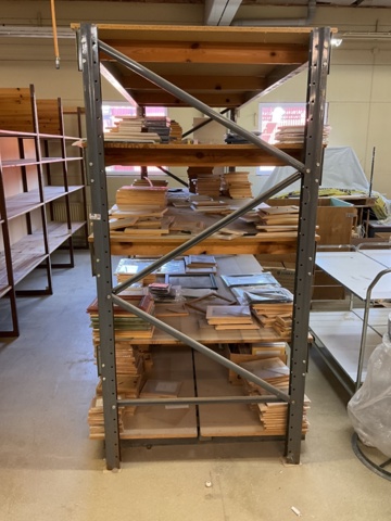 1002198-9 Pallet stall with various picture frames