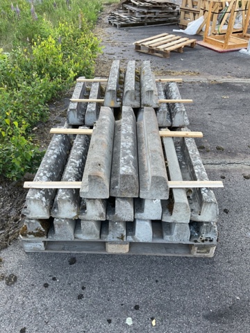 1002306-3 34 pcs. Concrete curb