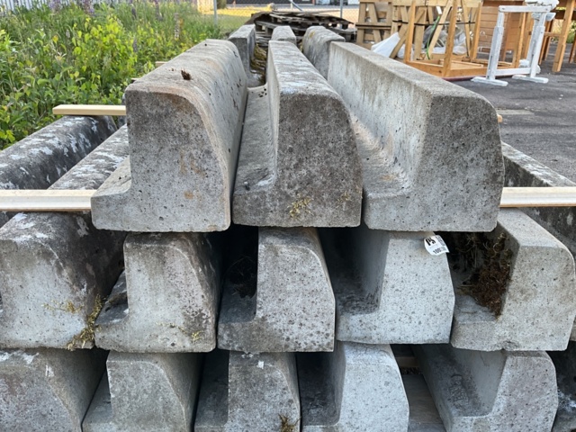 1002306-5 34 pcs. Concrete curb