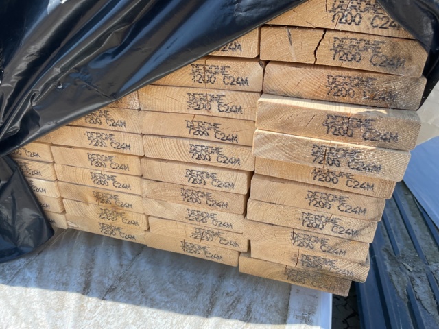1041653-5 Spruce construction timber finger jointed C24M 45x220, running meter 432.0