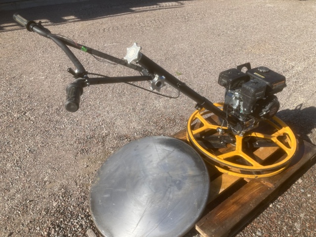 1041709-1 Petrol-powered concrete trowel with 800 mm scraper plate