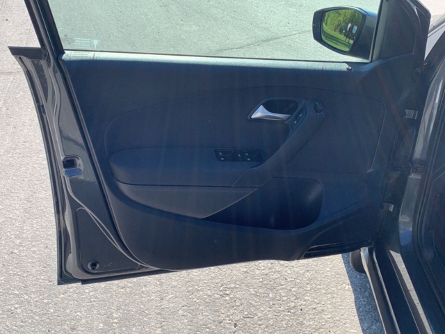 1041762-22 Volkswagen Polo 5-dörrar 1.6 TDI - 2011