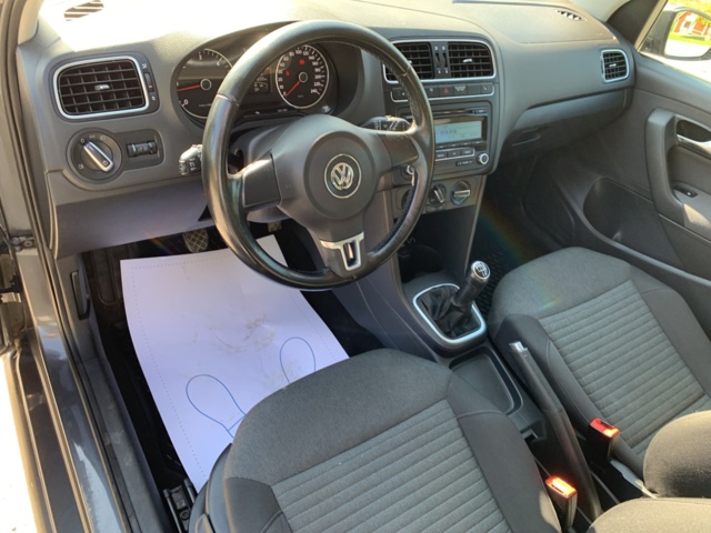 1041762-24 Volkswagen Polo 5-dörrar 1.6 TDI - 2011