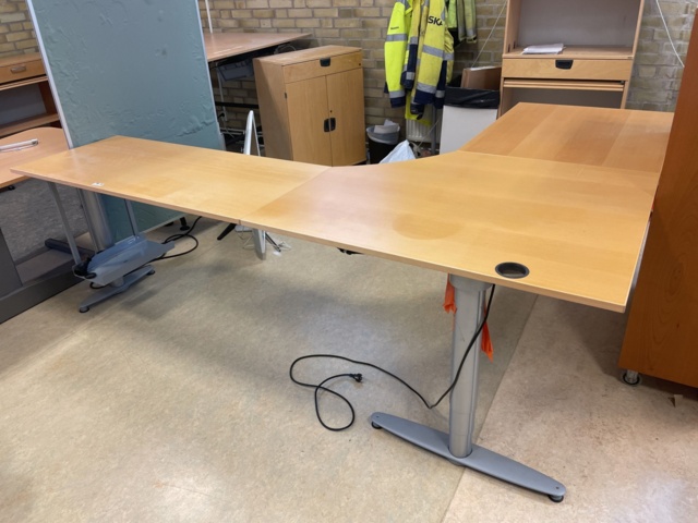 1023361-1 Raised and lowered corner desk, Kinnarps