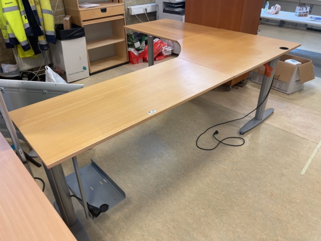 1023361-2 Raised and lowered corner desk, Kinnarps