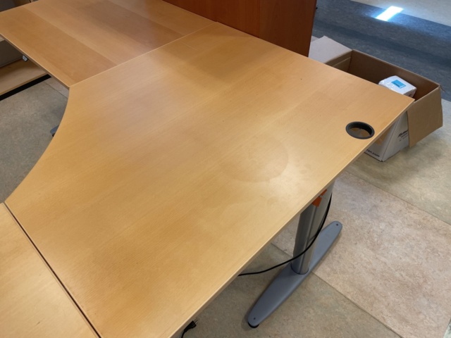 1023361-4 Raised and lowered corner desk, Kinnarps