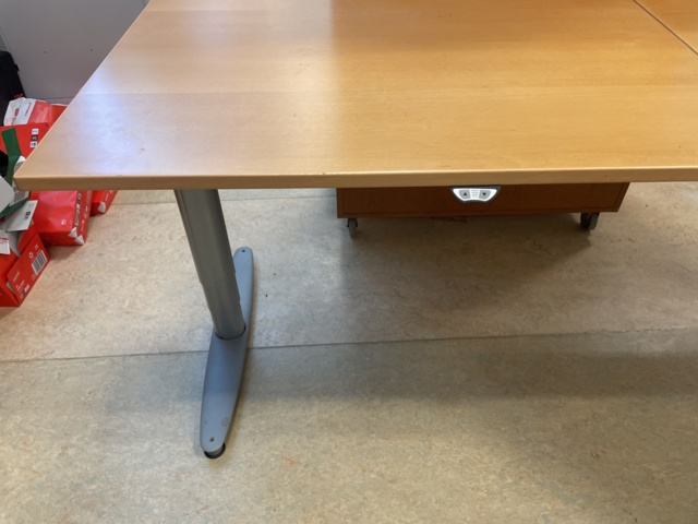 1023361-6 Raised and lowered corner desk, Kinnarps