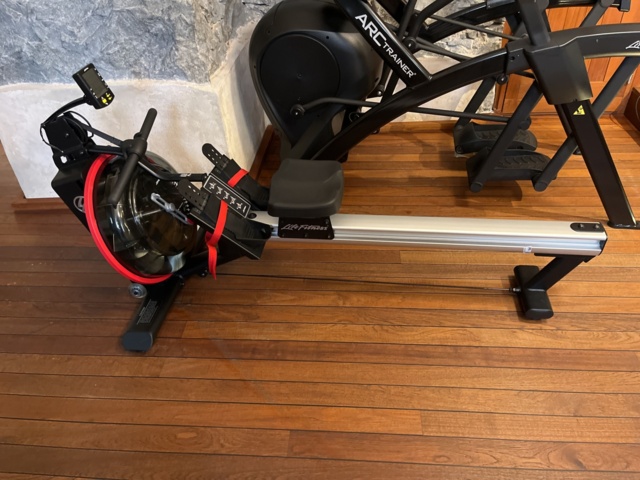 1038702-5 Life fitness rowing machine