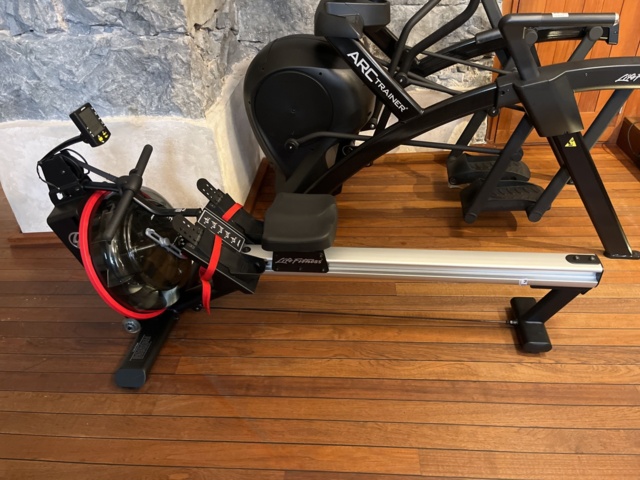 1038702-6 Life fitness rowing machine