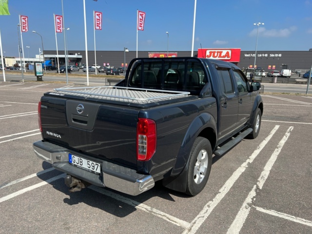 213405-5 Nissan Navara double cab 2.5 dCi 4x4 - 2010