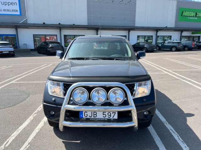 213405-8 Nissan Navara double cab 2.5 dCi 4x4 - 2010