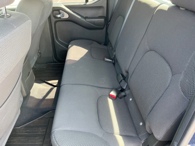 213405-11 Nissan Navara double cab 2.5 dCi 4x4 - 2010