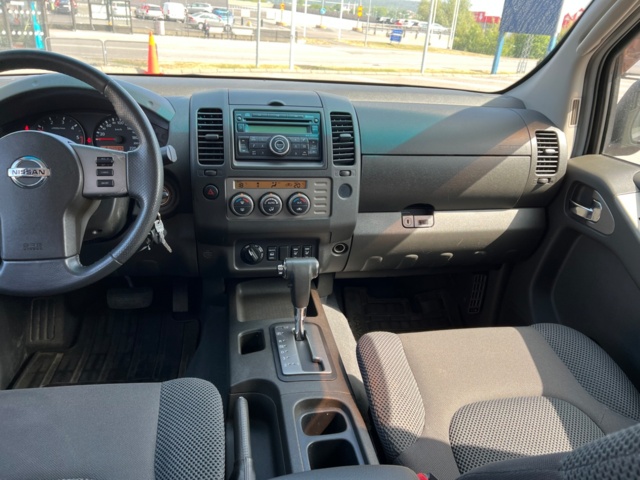 213405-12 Nissan Navara double cab 2.5 dCi 4x4 - 2010