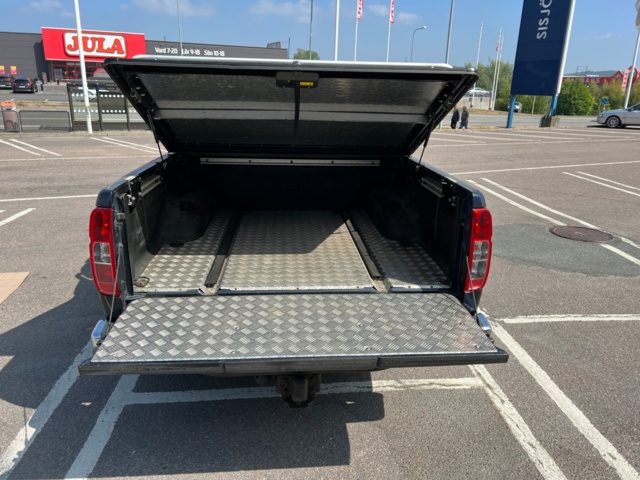 213405-13 Nissan Navara double cab 2.5 dCi 4x4 - 2010