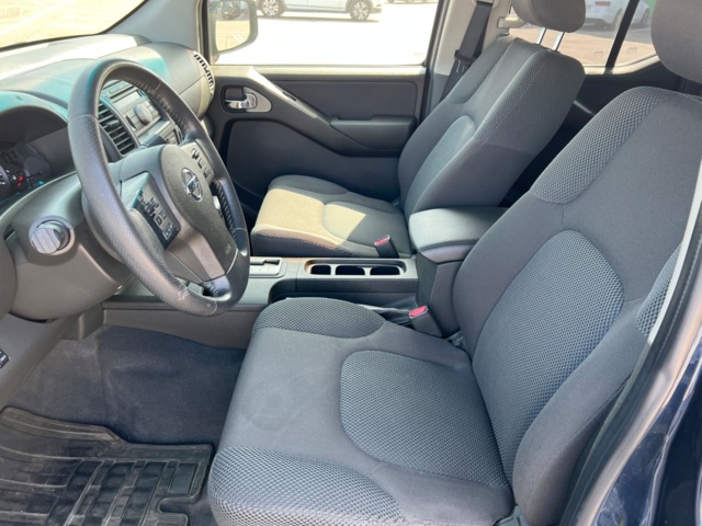 213405-15 Nissan Navara double cab 2.5 dCi 4x4 - 2010