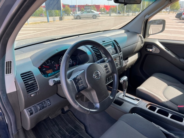 213405-16 Nissan Navara double cab 2.5 dCi 4x4 - 2010