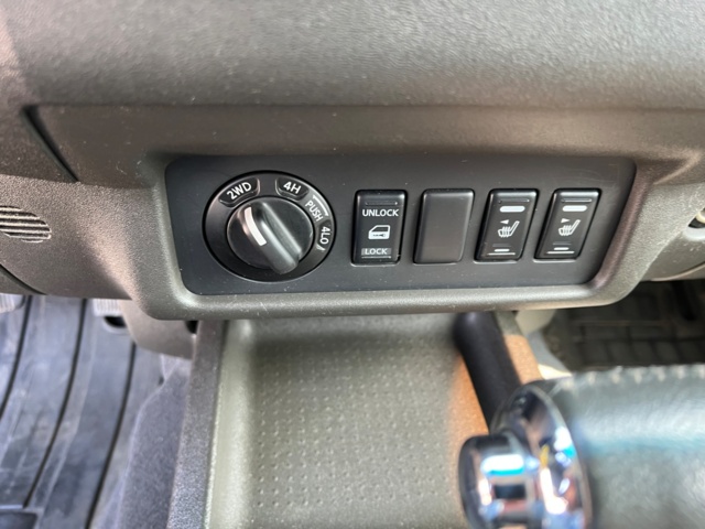 213405-21 Nissan Navara double cab 2.5 dCi 4x4 - 2010