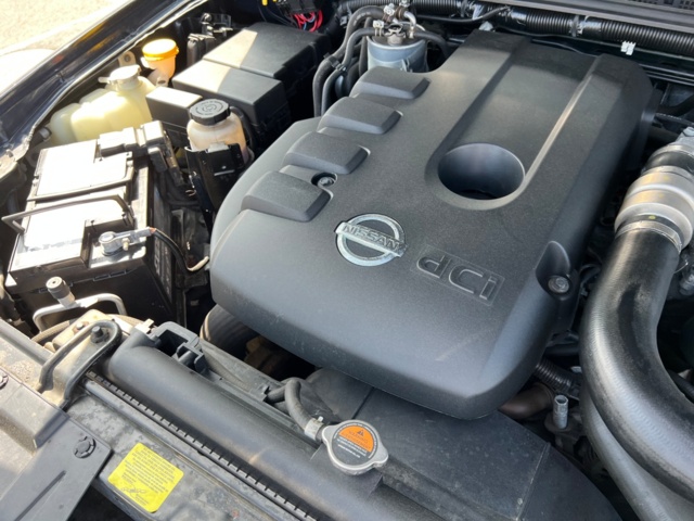 213405-25 Nissan Navara double cab 2.5 dCi 4x4 - 2010