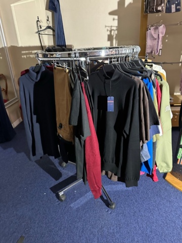 991636-2 8 clothes racks on wheels (clothes not included)