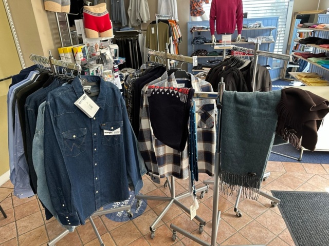 991636-3 8 clothes racks on wheels (clothes not included)