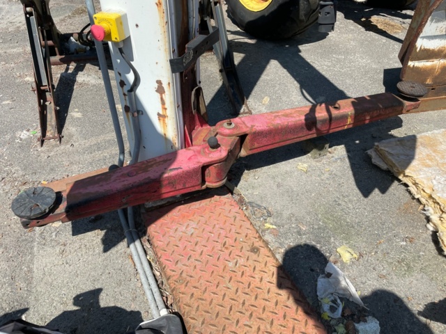 1042125-8 Two-pillar lift Stenhøj DS2 M&E