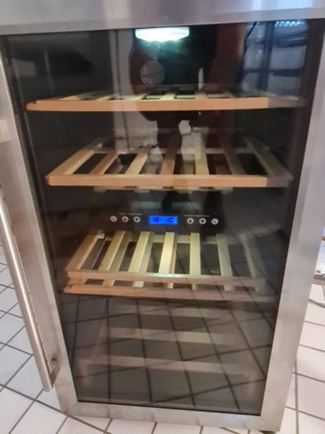 1042423-2 Hoover wine cooler