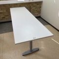 1042431-1 Höj- och sänkbart manuellt bord