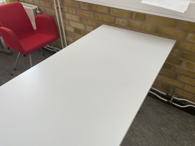 1042431-6 Höj- och sänkbart manuellt bord