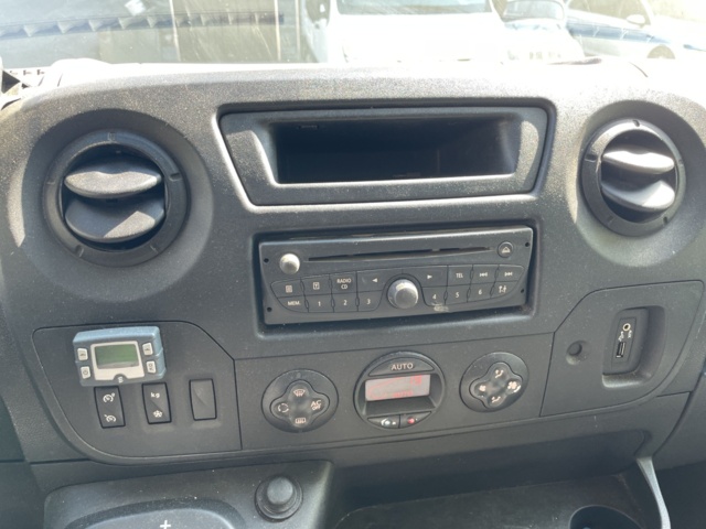 1042187-27 Renault Master 3.5 T 2.3 dCi - 2012