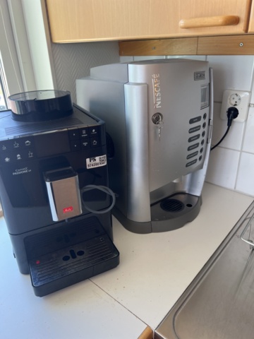 974390-1 Kitchen utensils, microwave, coffee machines etc