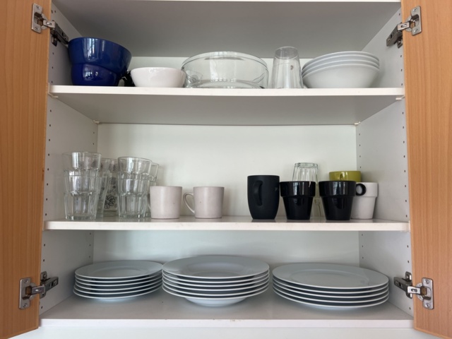 974390-3 Kitchen utensils, microwave, coffee machines etc