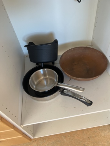 974390-4 Kitchen utensils, microwave, coffee machines etc