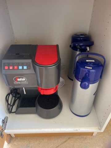 974390-7 Kitchen utensils, microwave, coffee machines etc