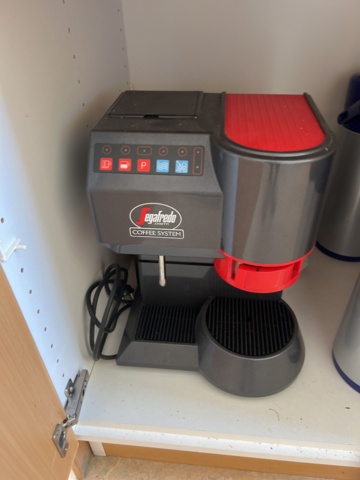 974390-8 Kitchen utensils, microwave, coffee machines etc