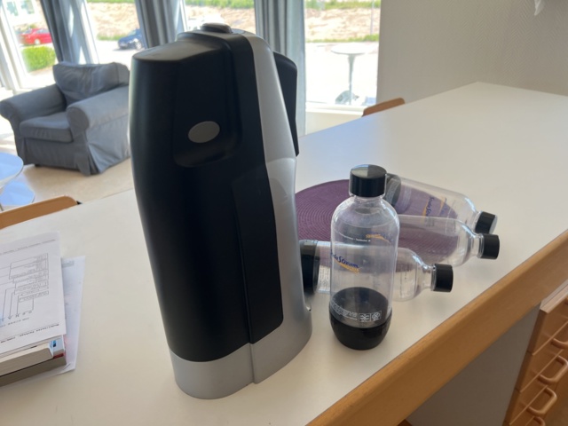 974390-10 Kitchen utensils, microwave, coffee machines etc