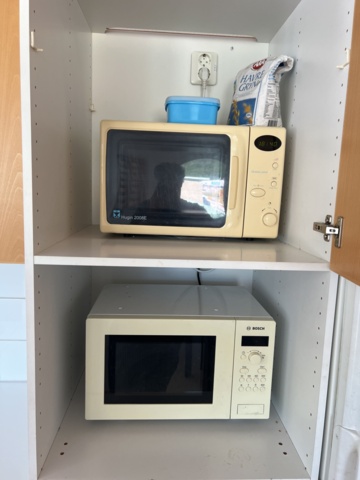 974390-12 Kitchen utensils, microwave, coffee machines etc