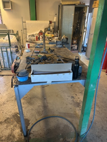 Long metal work table with unwinder for fiberglass and wire - PS ...