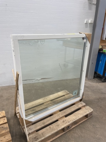 1025999-2 SP Window Stock stable fixed F1 13-13